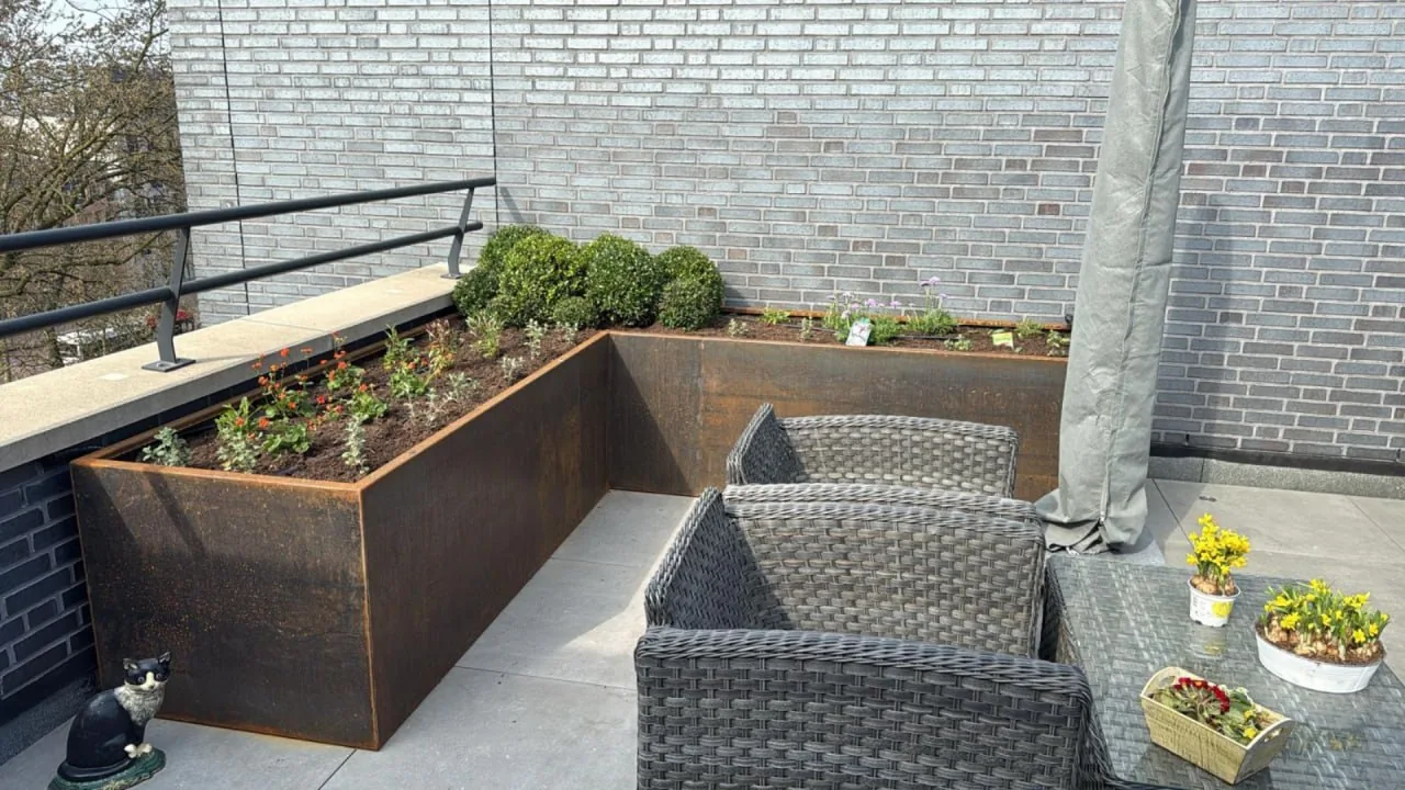 Modulaire bloembak op dakterras in Den Bosch